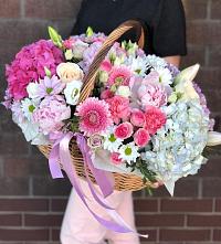 Композиция солнечный день в Барыше Цветочная композиция из Розы, Хризантемы, Пионы и Лизиантусы в корзине в Барыше