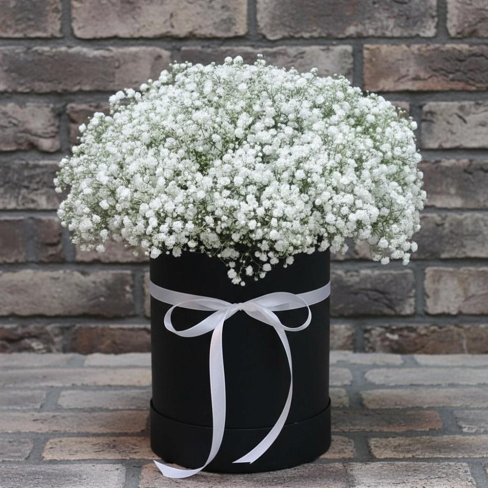 Цветочная композиция из Гипсофила в шляпной коробке в Барыше