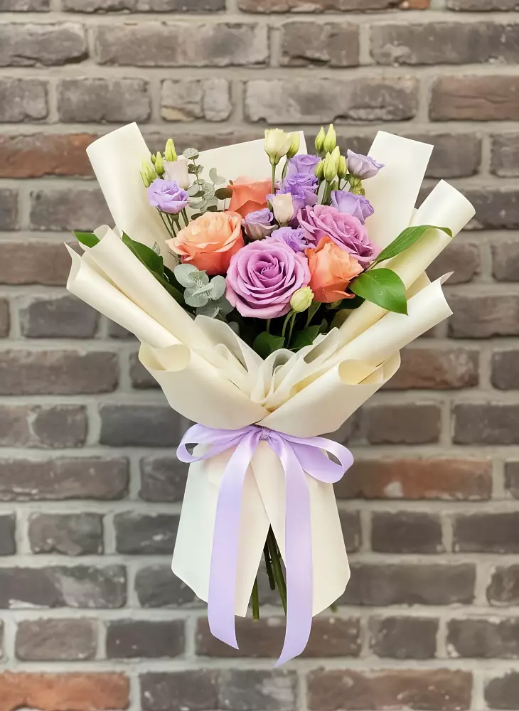 Букет цветов из: Лизиантусы и Розы в Барыше