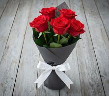 Букет 5 Красных роз Эдлесс Лав в Барыше
