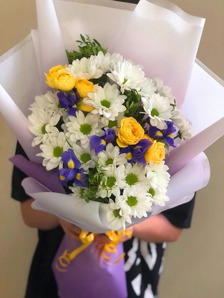 Букет цветов из: Ирисы, Хризантемы и Розы в Барыше