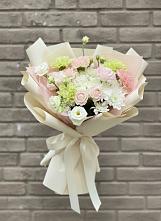 Букет цветов из:  Гвоздики, Розы, Лизиантусы и Хризантемы #REPLACE_PRED# Барыше