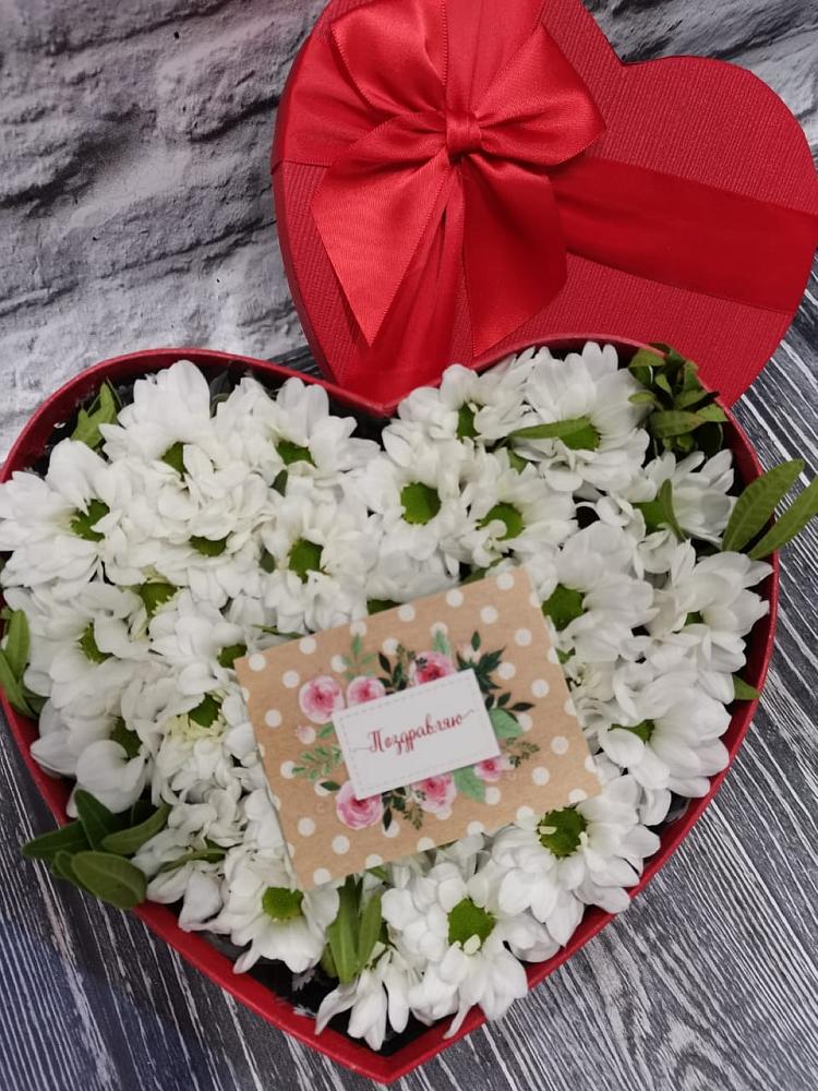 Цветочная композиция из Хризантемы в виде сердца в Барыше